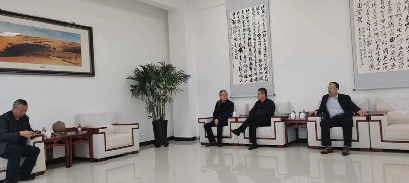 公司與哈密市政府領導洽談公司新疆發(fā)展思路，加大助力新疆能源發(fā)展！